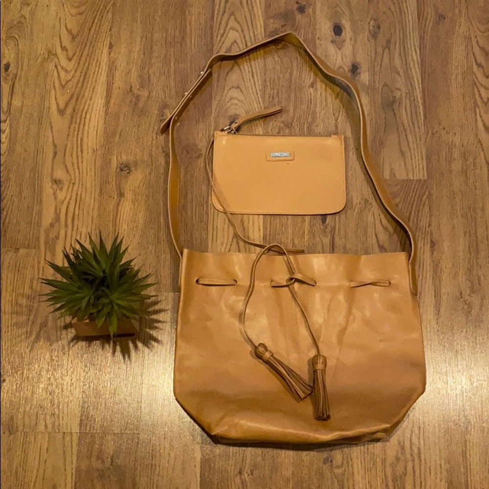 Shiraleah tote bag with detachable cosmetic bag